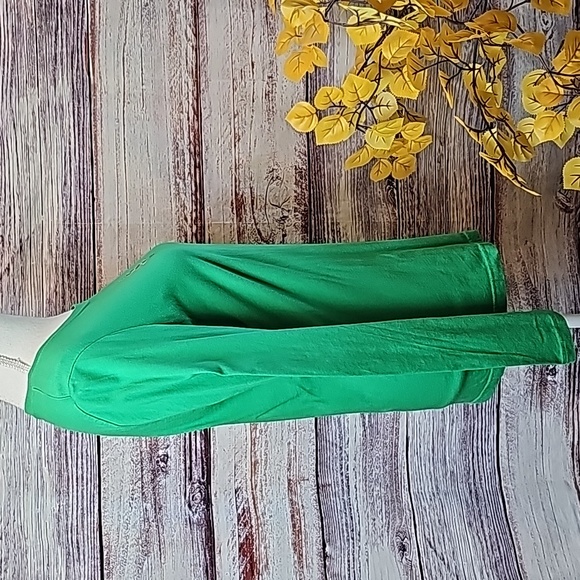 TARGET GREEN LONG SLEEVE CREW NECK PULLOVER CHRISTMAS TEE - Picture 4 of 11